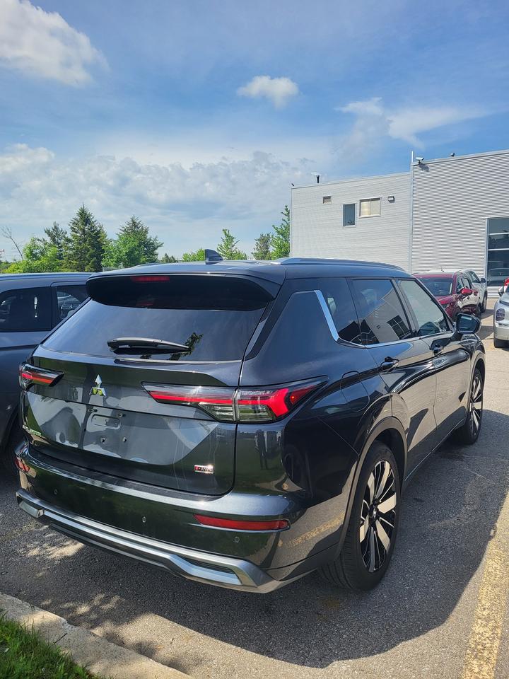 2025 Mitsubishi Outlander GT Photo
