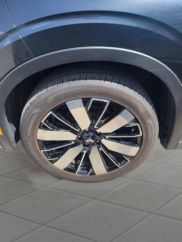 2025 Mitsubishi Outlander GT Photo