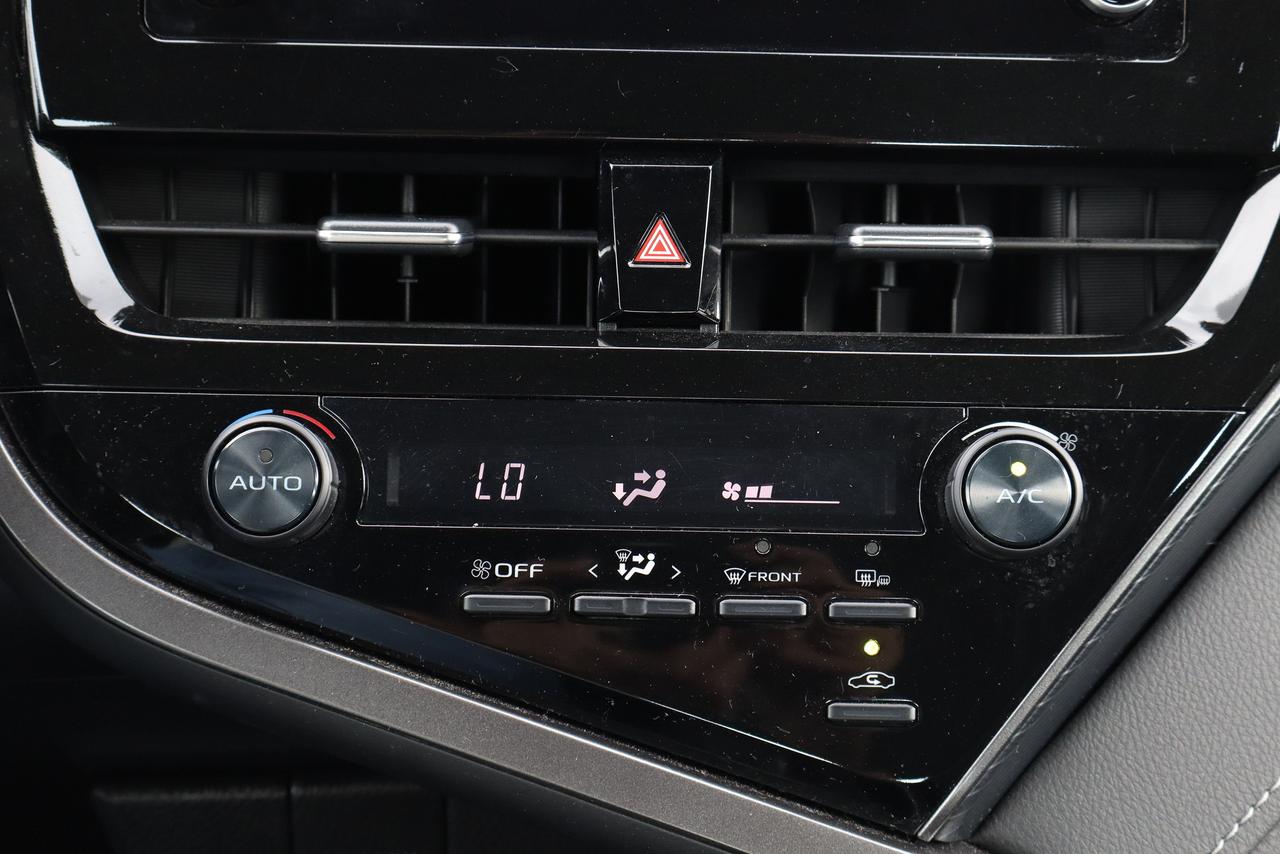 2024 Toyota Camry SE Auto Photo