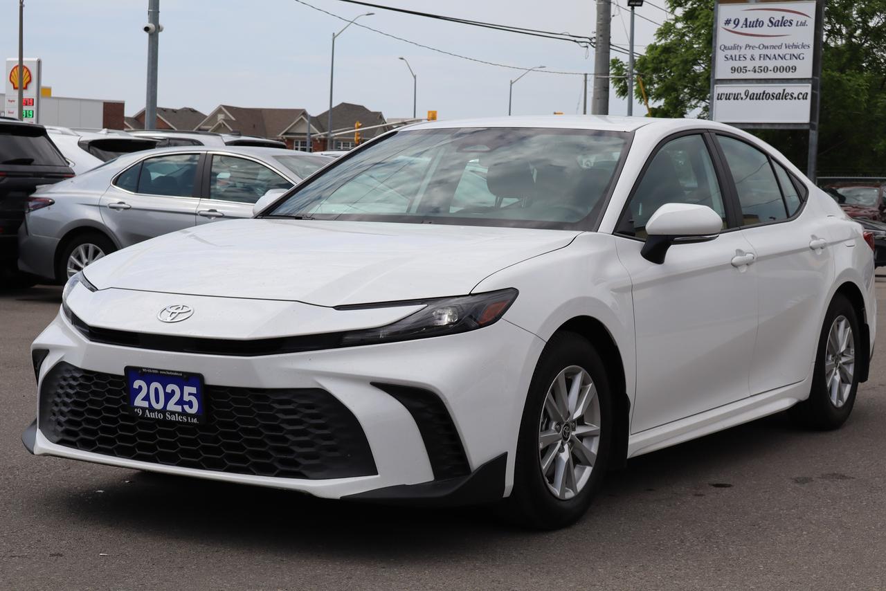 2025 Toyota Camry SE Hybrid Photo
