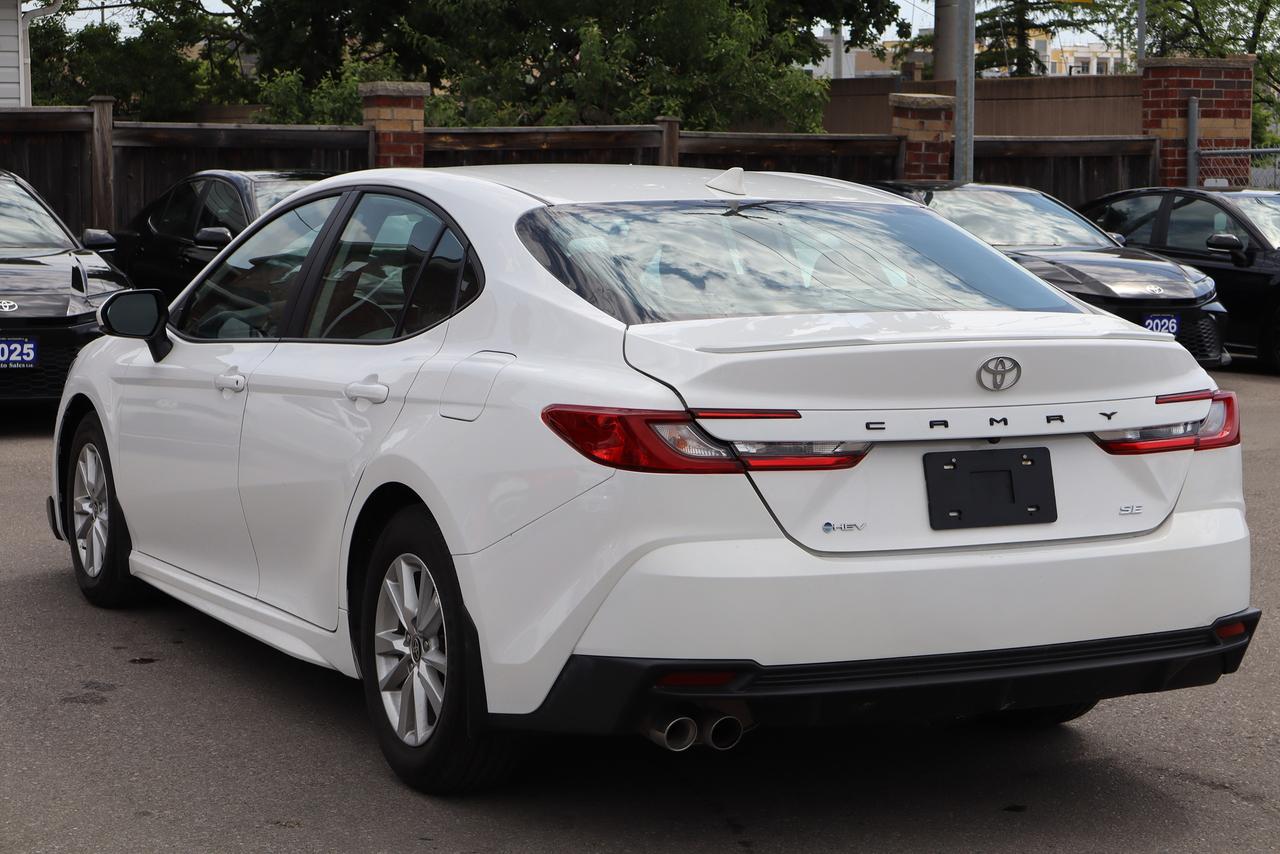 2025 Toyota Camry SE Hybrid Photo3