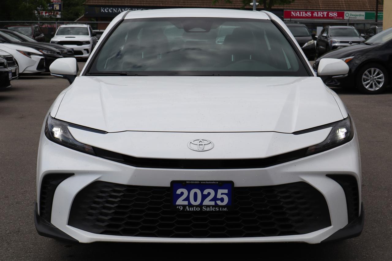 2025 Toyota Camry SE Hybrid Photo4