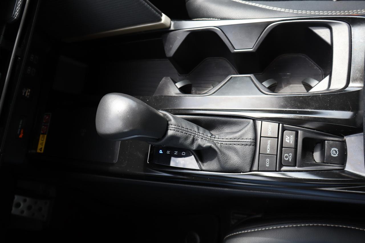 2025 Toyota Camry SE Hybrid Photo