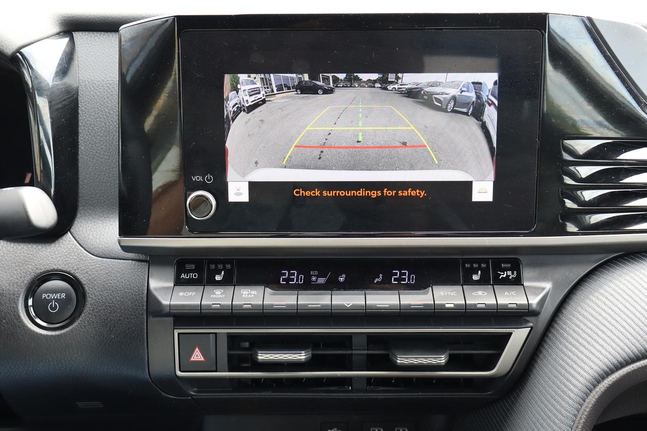 2025 Toyota Camry SE Hybrid Photo