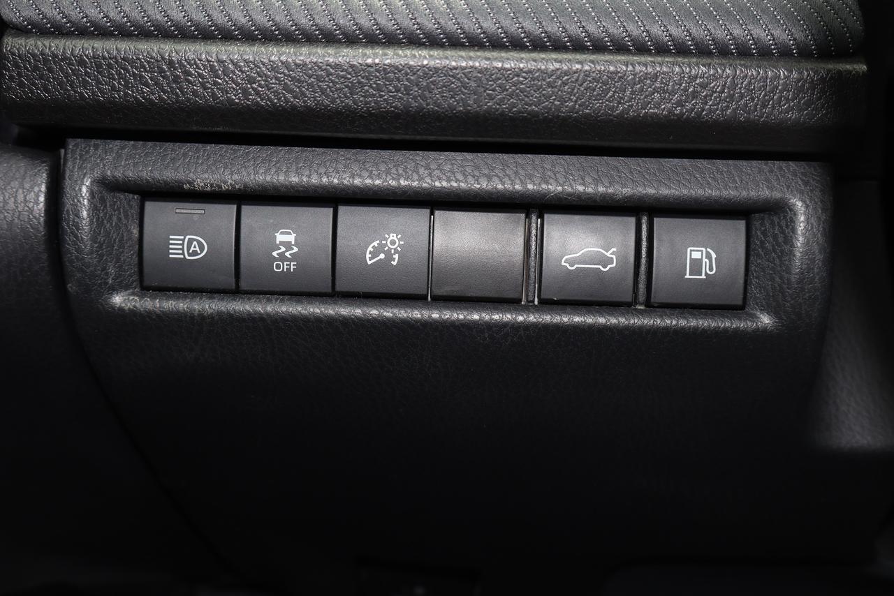 2025 Toyota Camry SE Hybrid Photo