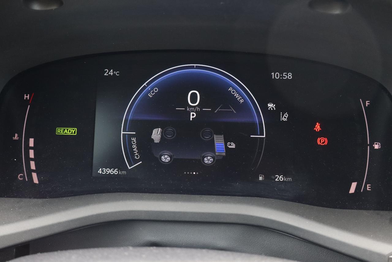 2025 Toyota Camry SE Hybrid Photo