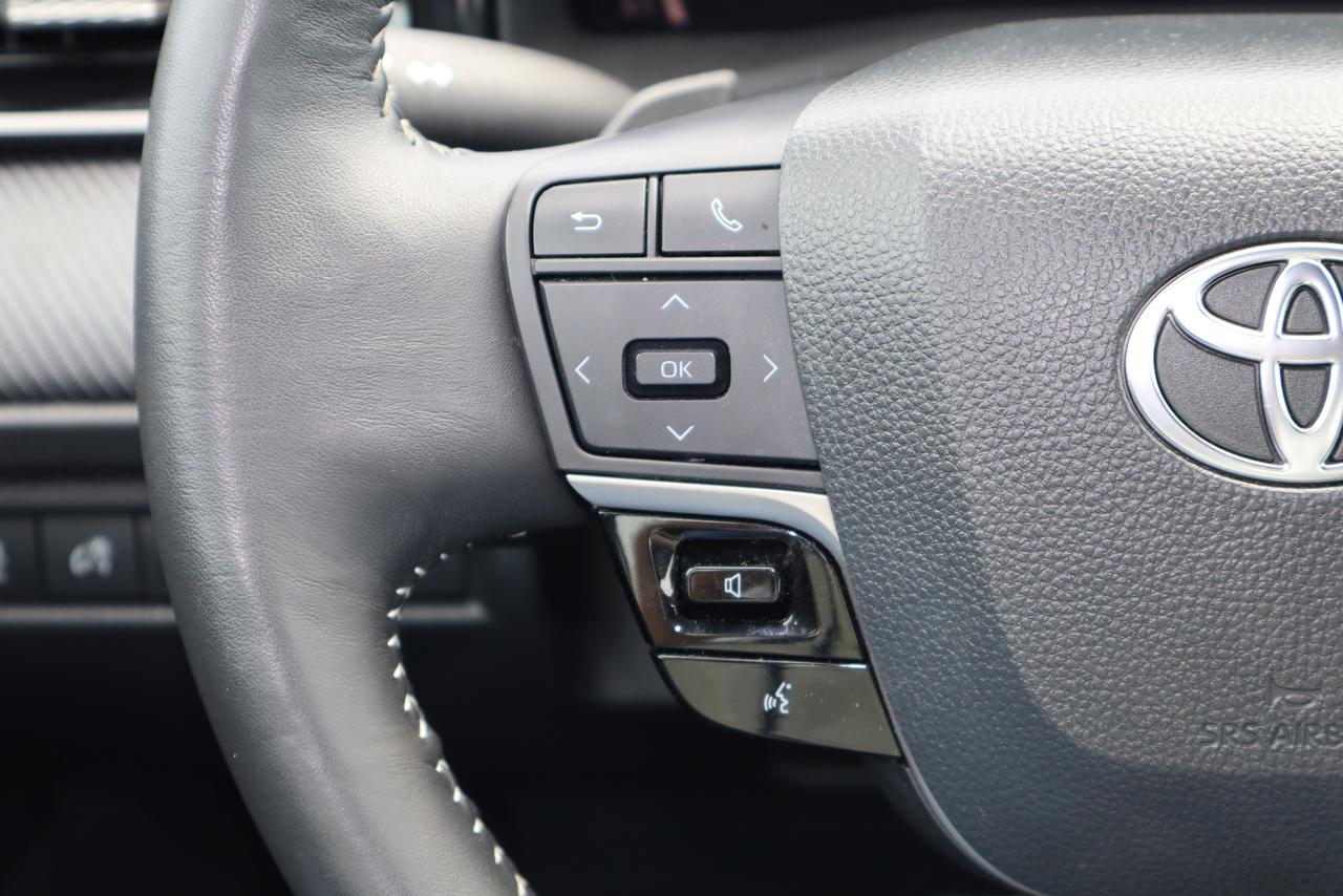 2025 Toyota Camry SE Hybrid Photo