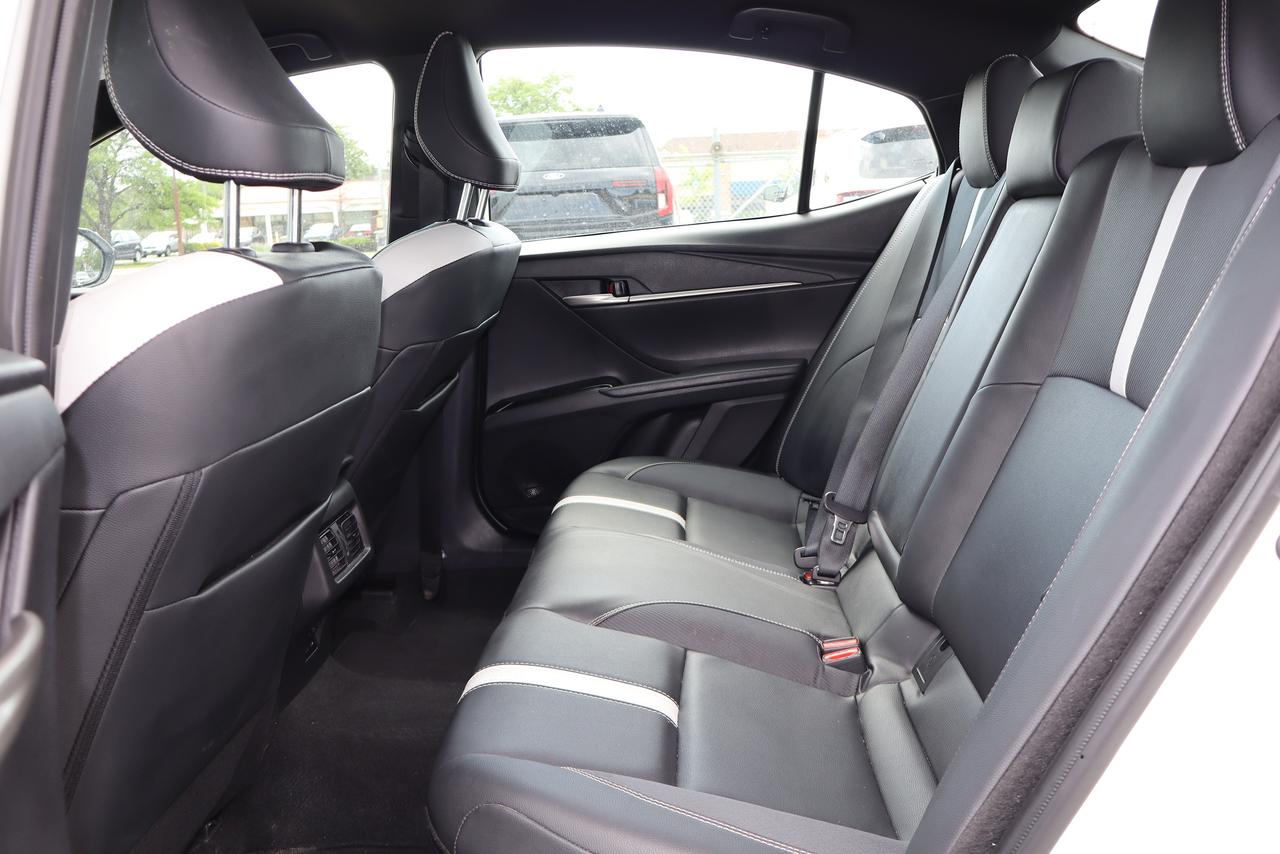 2025 Toyota Camry SE Hybrid Photo