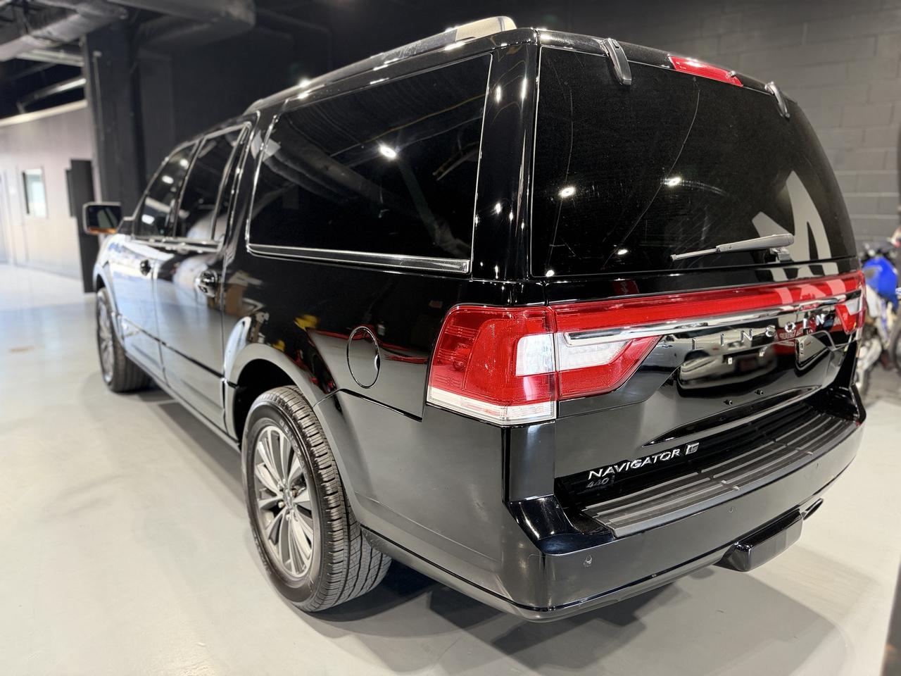 2017 Lincoln Navigator Select L Photo