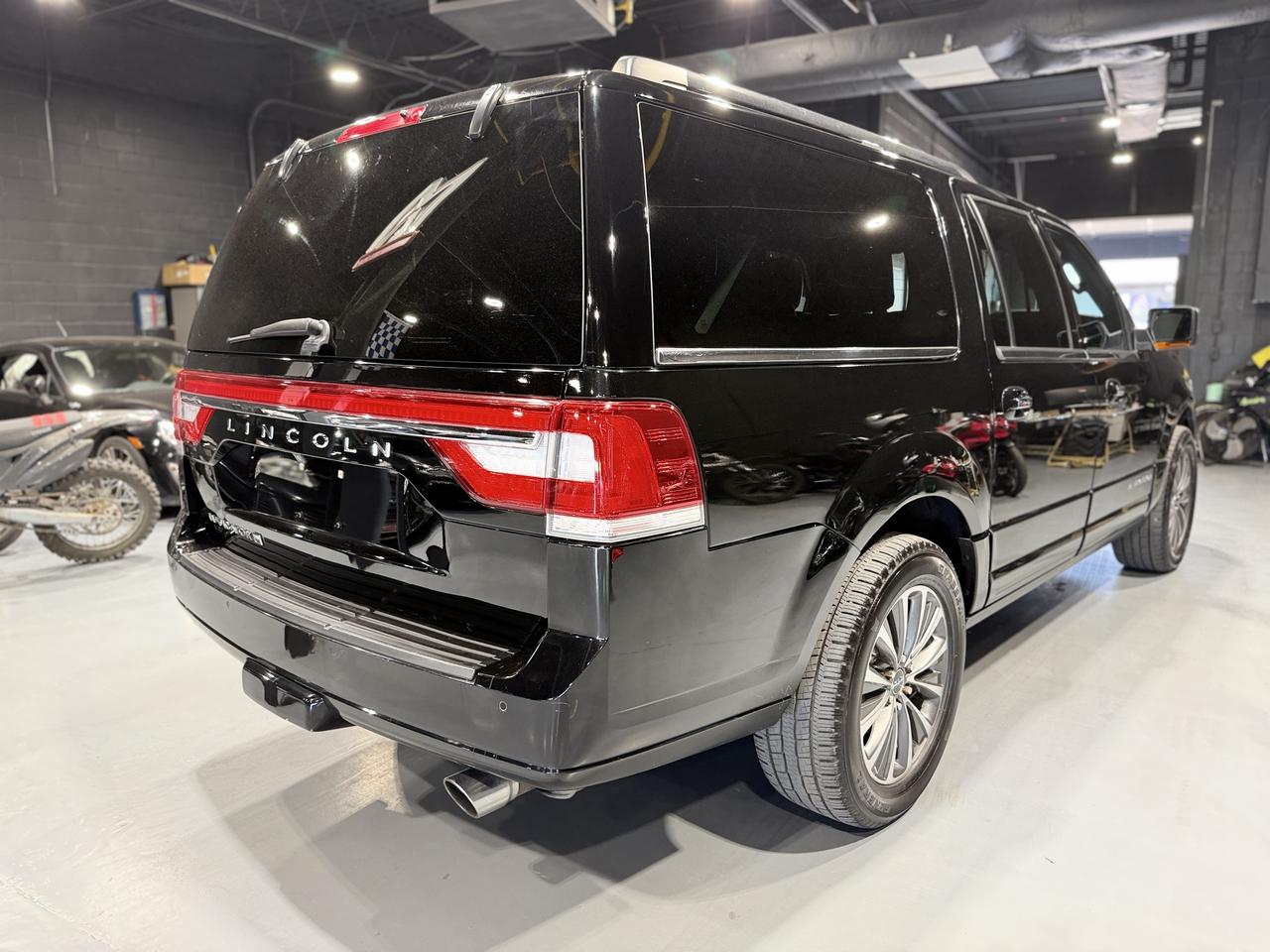 2017 Lincoln Navigator Select L Photo