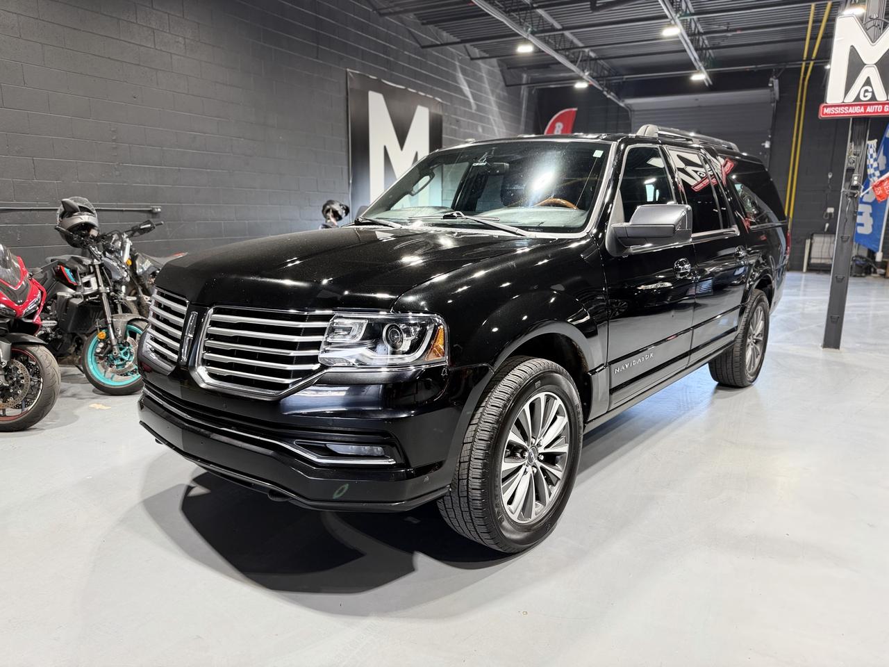 2017 Lincoln Navigator Select L Photo