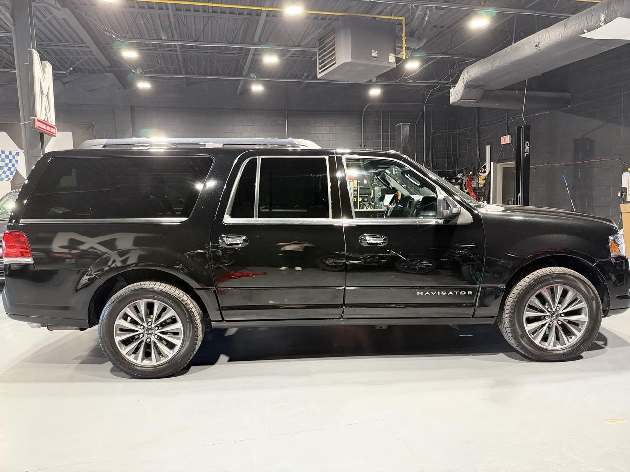 2017 Lincoln Navigator Select L Photo