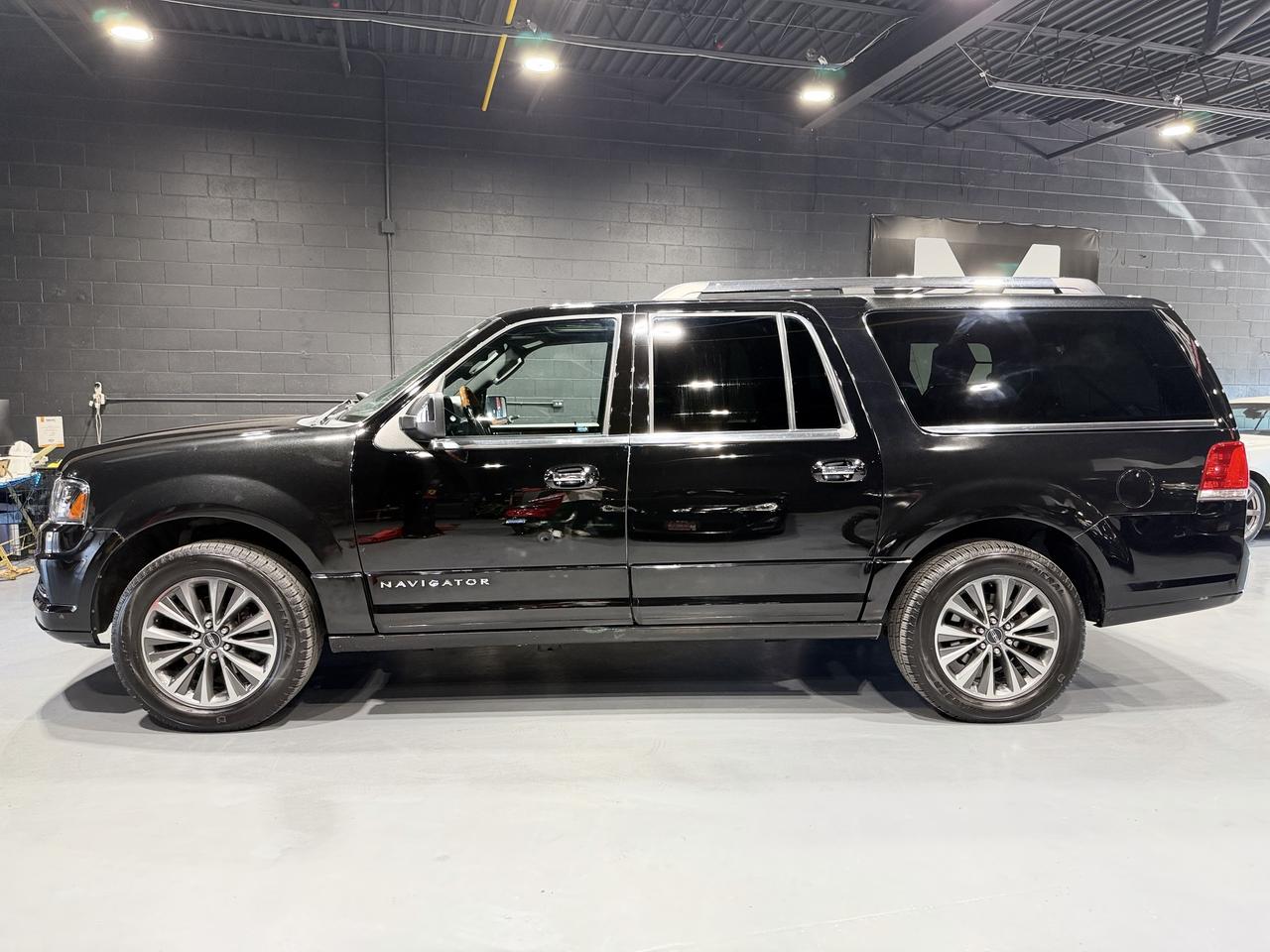 2017 Lincoln Navigator Select L Photo