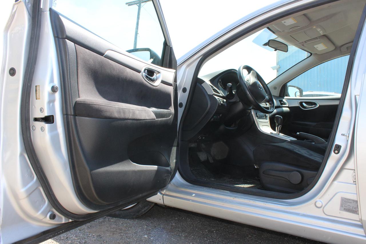 2013 Nissan Sentra S Photo