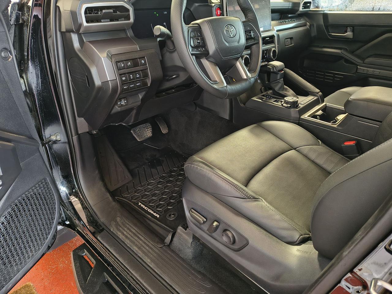 2025 Toyota Tacoma Hybrid Photo0