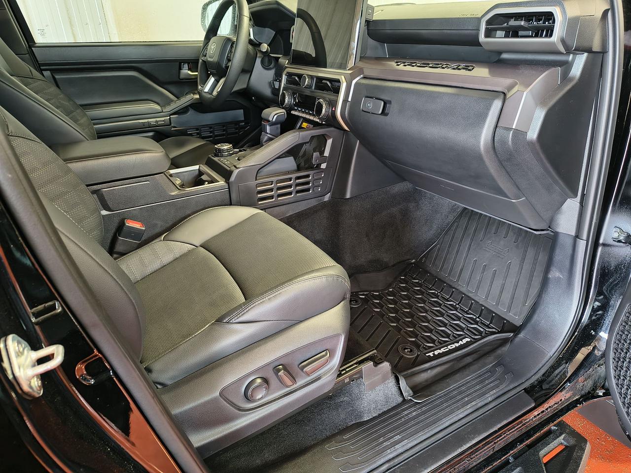 2025 Toyota Tacoma Hybrid Photo