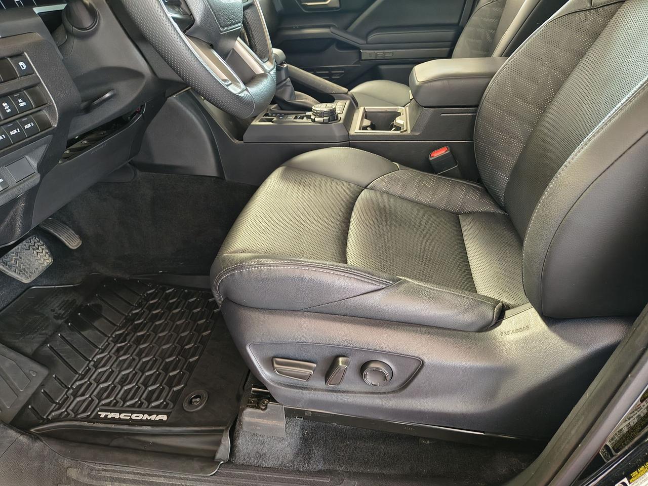 2025 Toyota Tacoma Hybrid Photo0