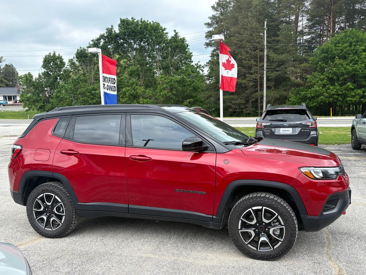 2026 Jeep Compass Trailhawk 4x4 LIKE NEW! Photo2