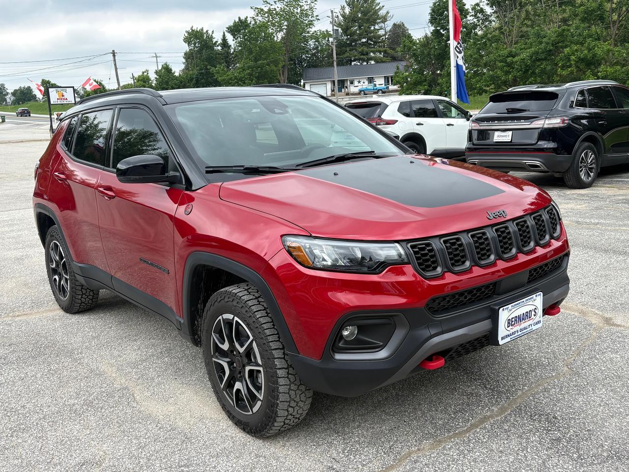 2026 Jeep Compass Trailhawk 4x4 LIKE NEW! Photo3