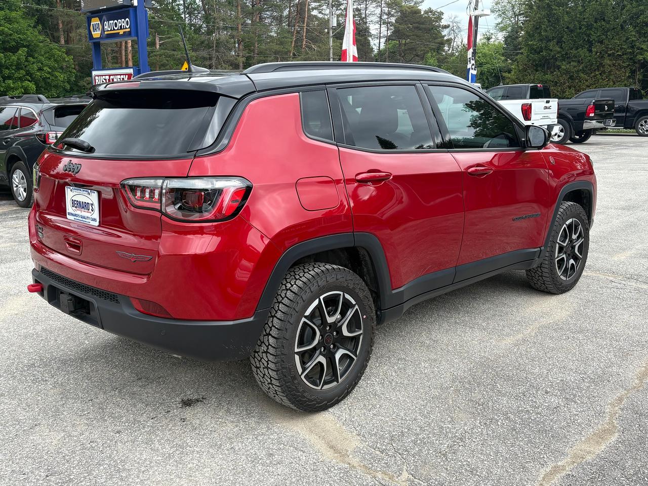 2026 Jeep Compass Trailhawk 4x4 LIKE NEW! Photo4