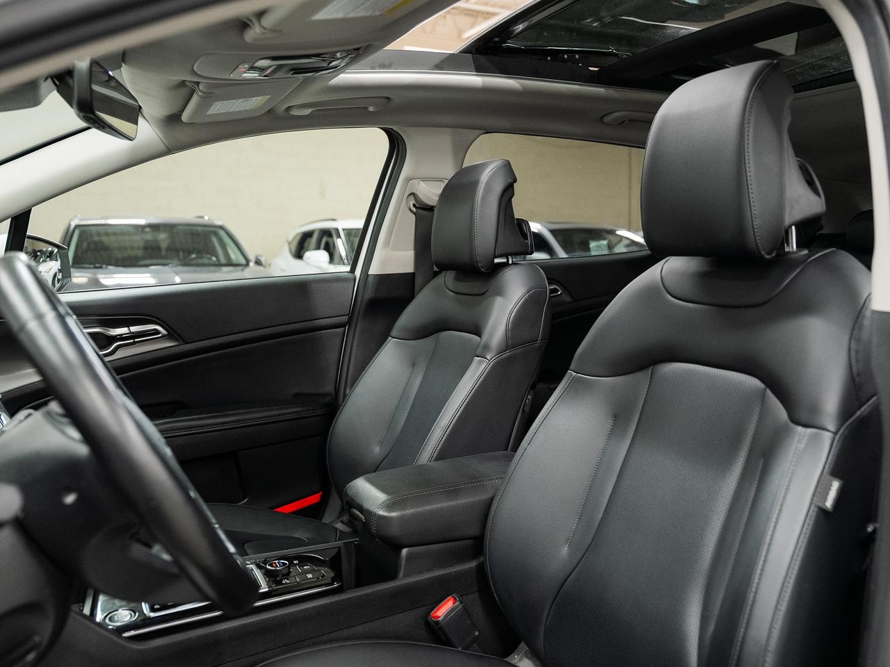 2024 Kia Sportage EX AWD | Nav | Pano roof | Leather | CarPlay