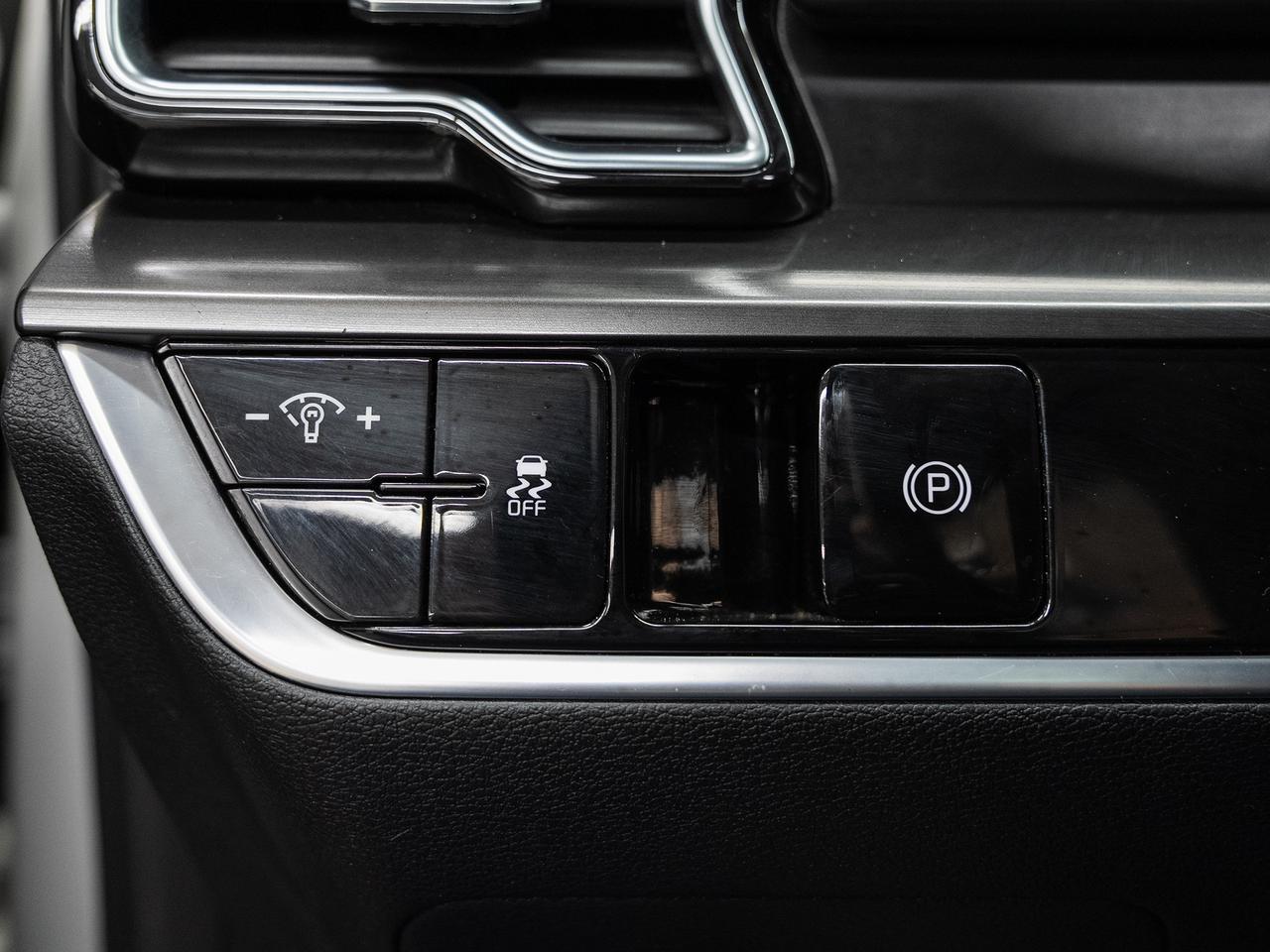 2024 Kia Sportage EX AWD | Nav | Pano roof | Leather | CarPlay
