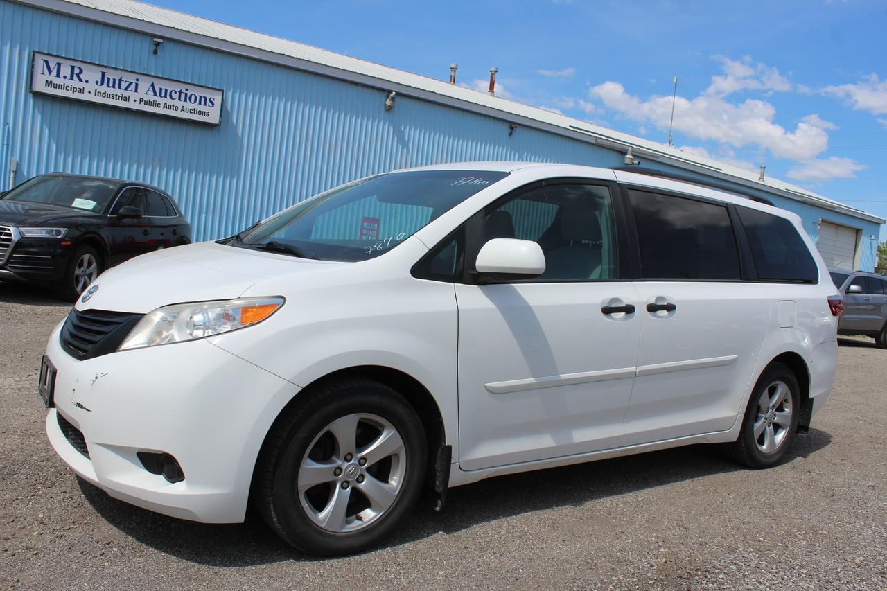 2017 Toyota Sienna  Photo0