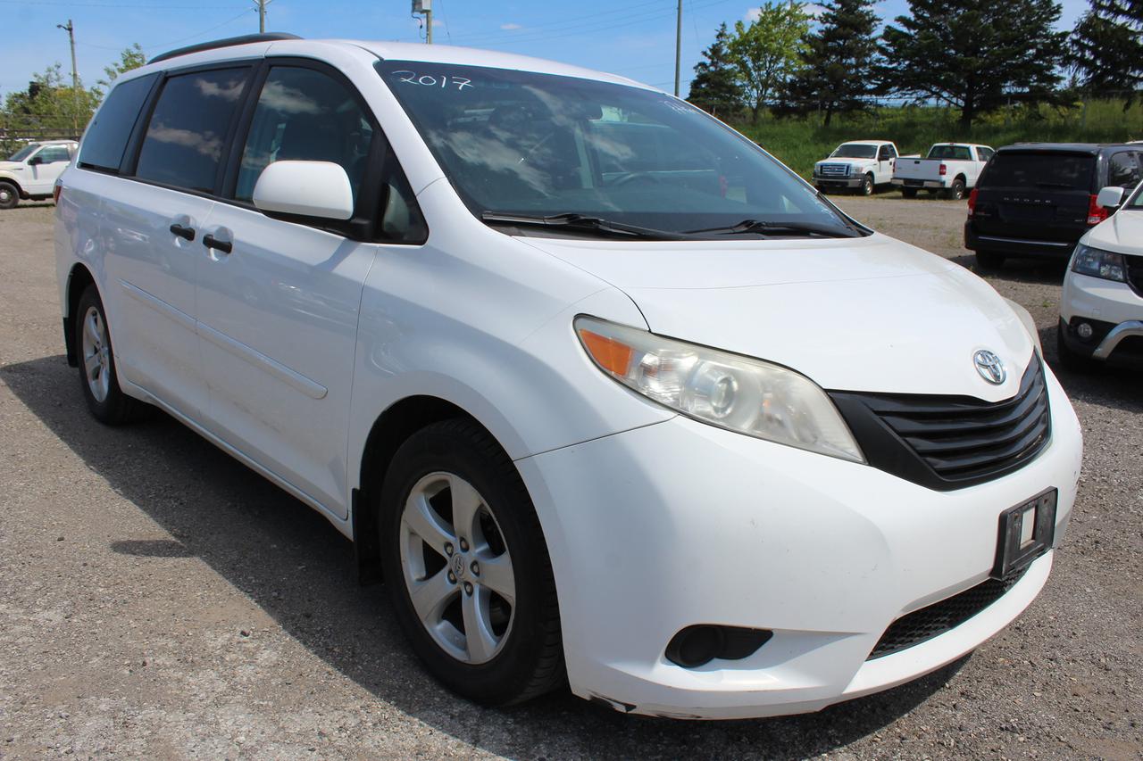2017 Toyota Sienna  Photo