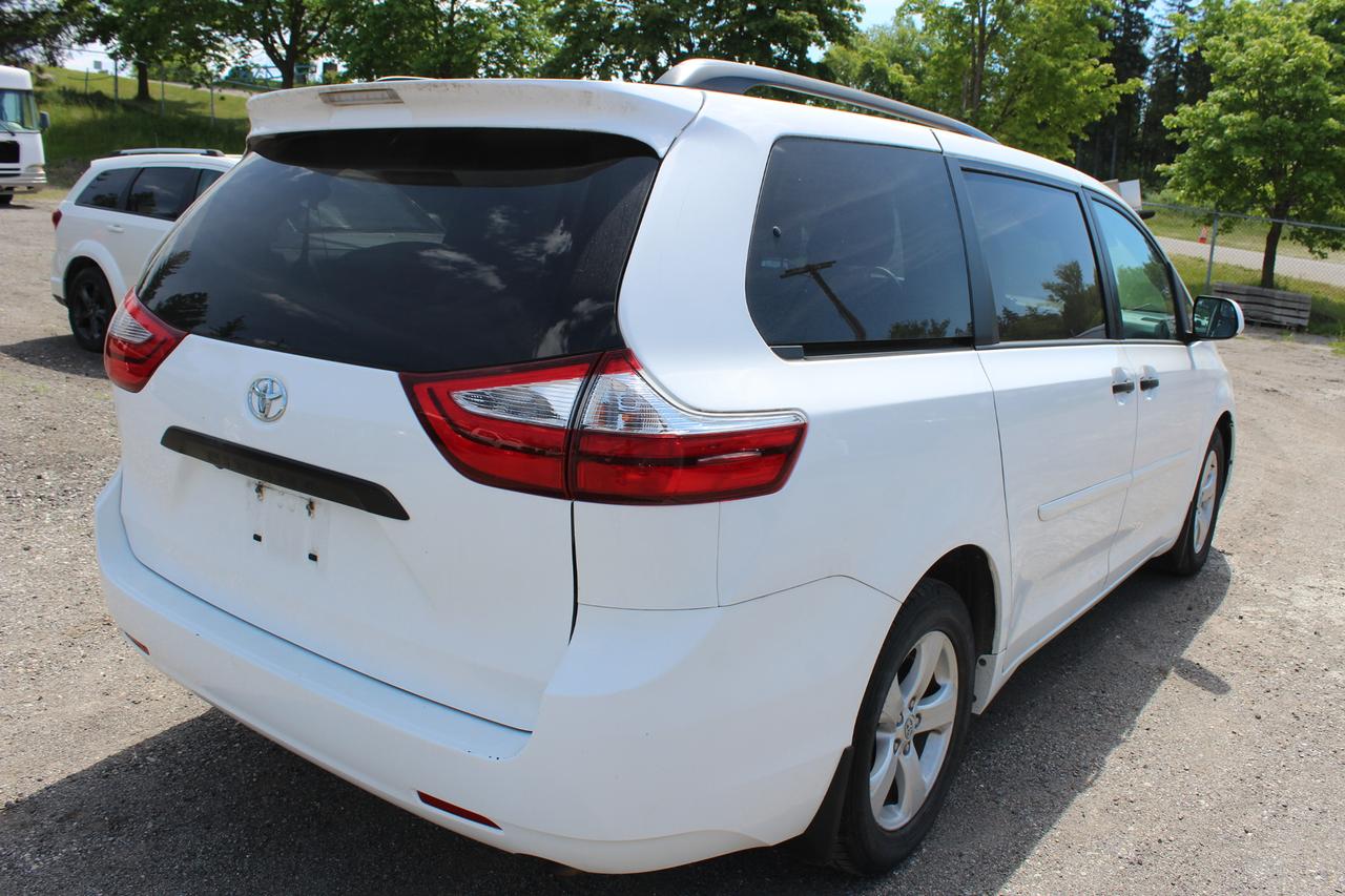2017 Toyota Sienna  Photo