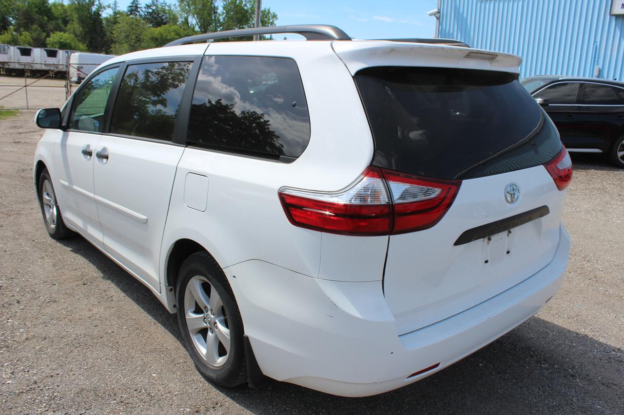 2017 Toyota Sienna  Photo