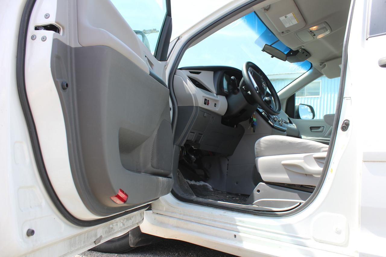 2017 Toyota Sienna  Photo