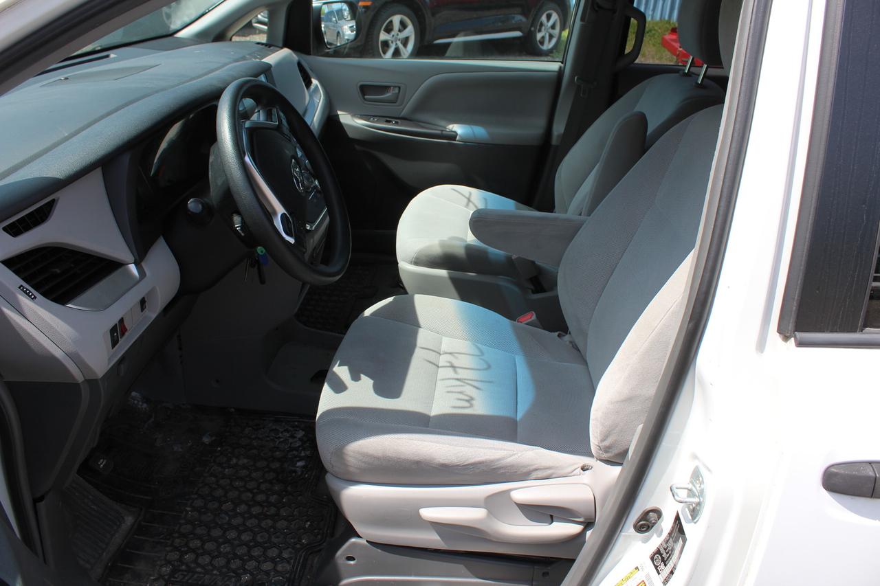 2017 Toyota Sienna  Photo