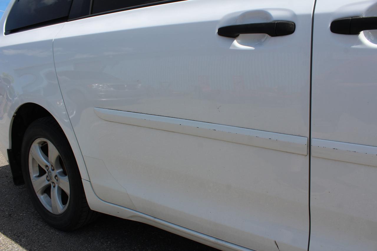 2017 Toyota Sienna  Photo