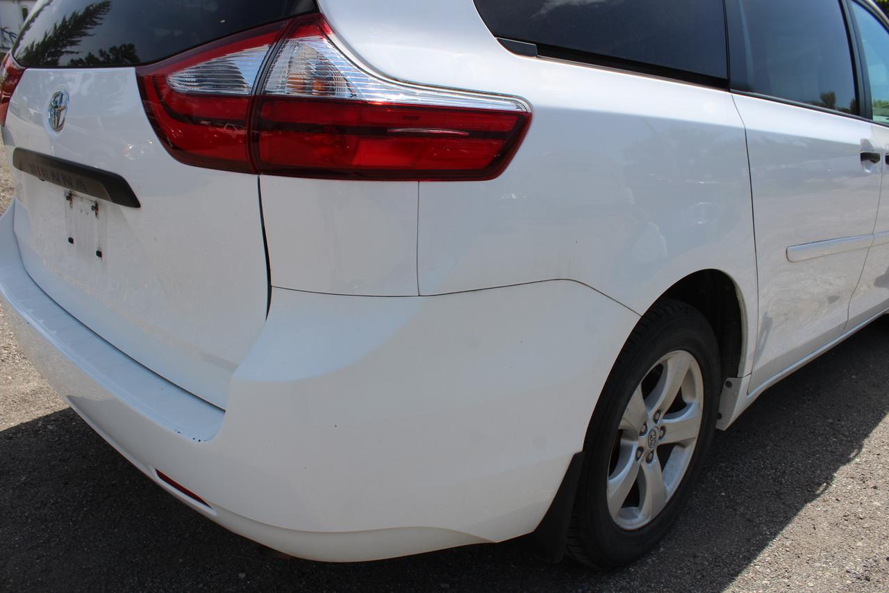 2017 Toyota Sienna  Photo