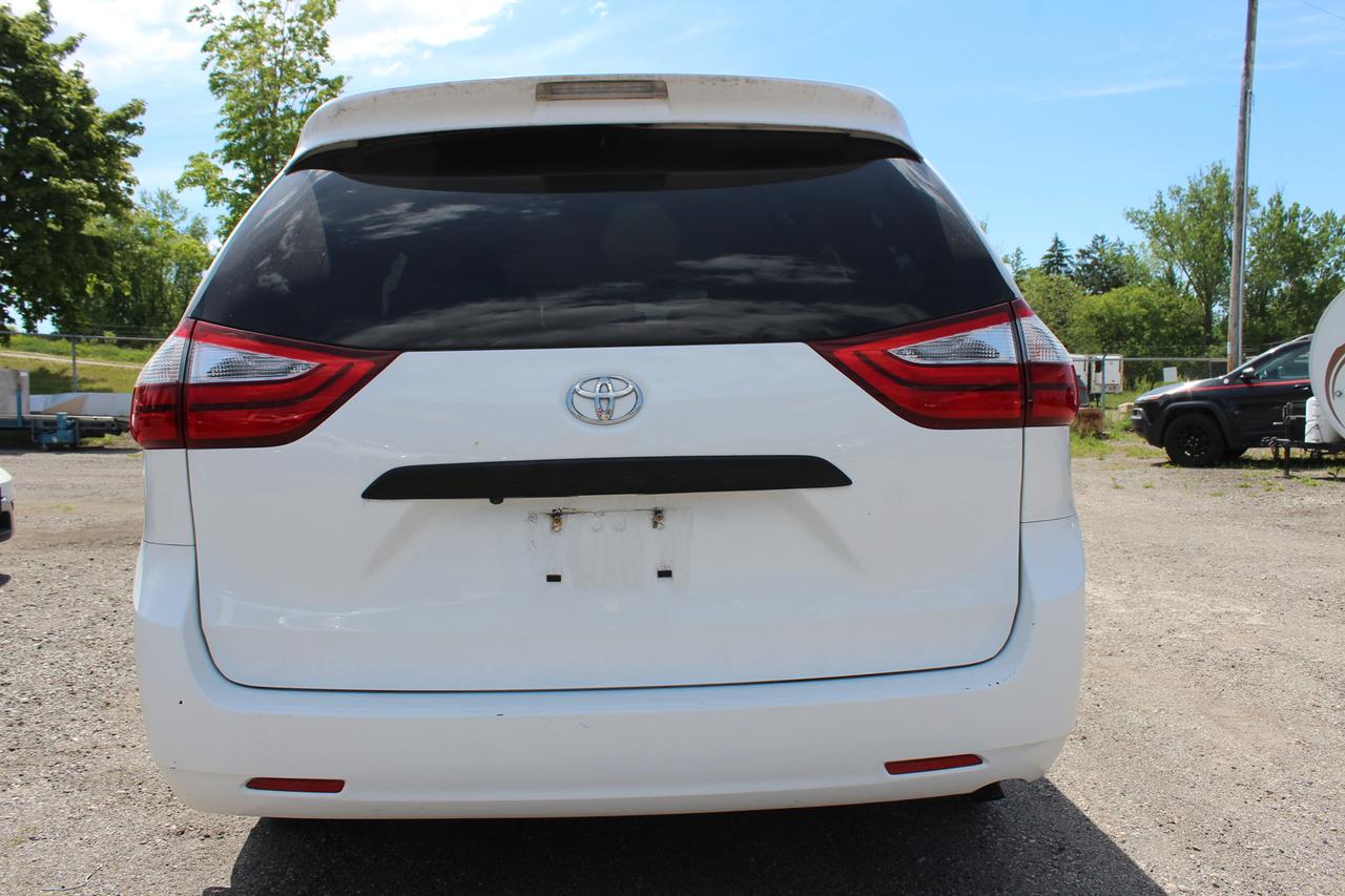 2017 Toyota Sienna  Photo