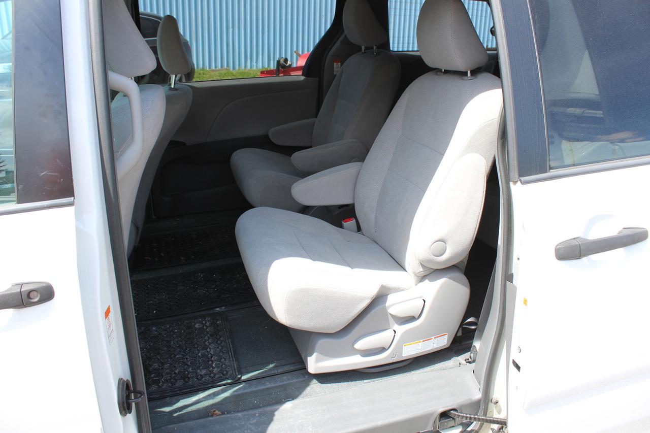 2017 Toyota Sienna  Photo
