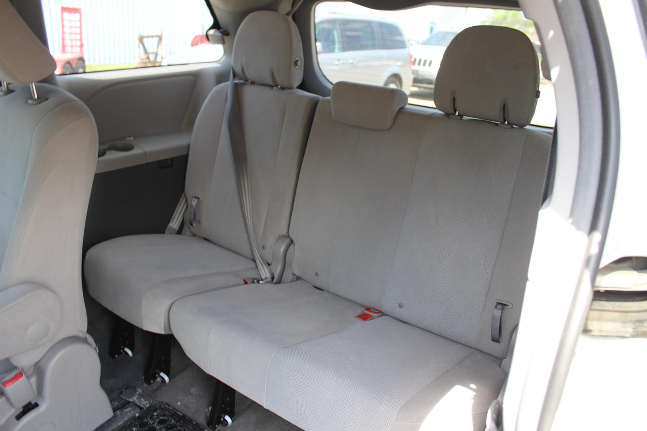 2017 Toyota Sienna  Photo