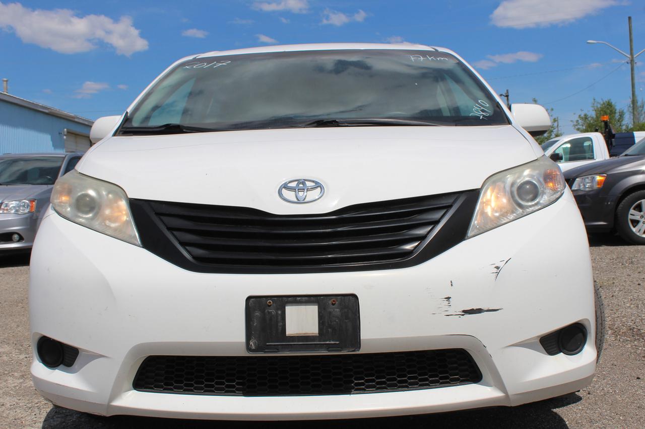 2017 Toyota Sienna  Photo