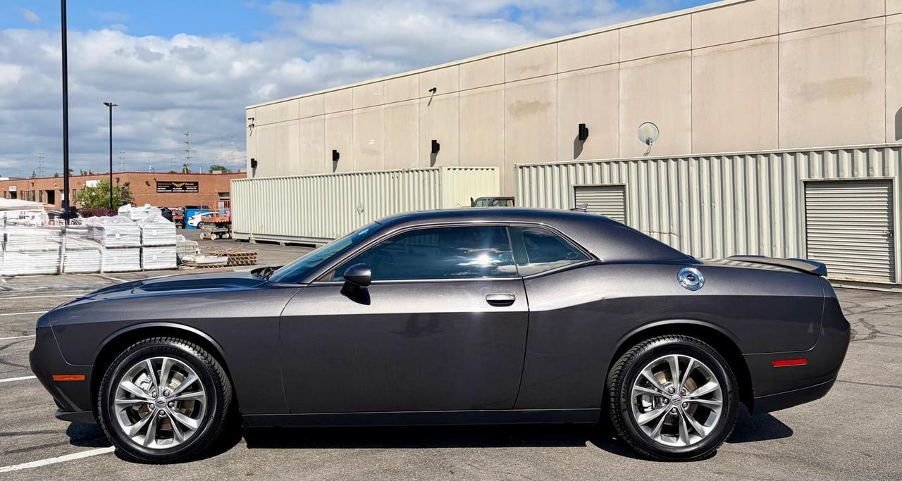 2020 Dodge Challenger SXT AWD Photo3