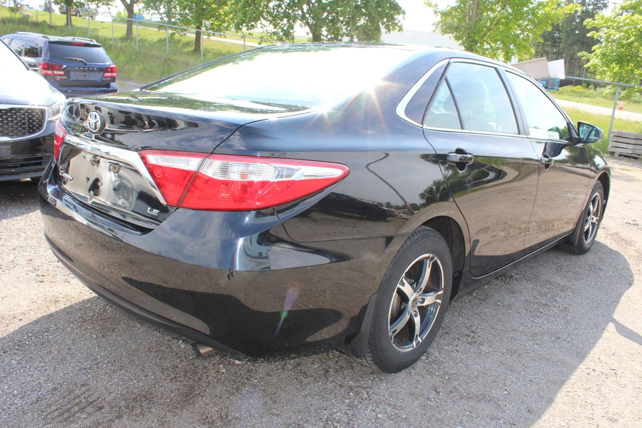 2017 Toyota Camry LE Photo2