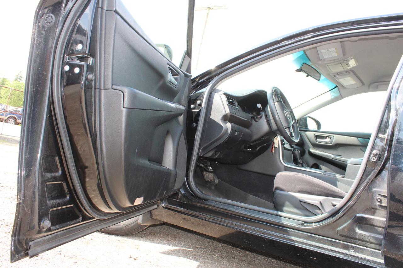 2017 Toyota Camry LE Photo