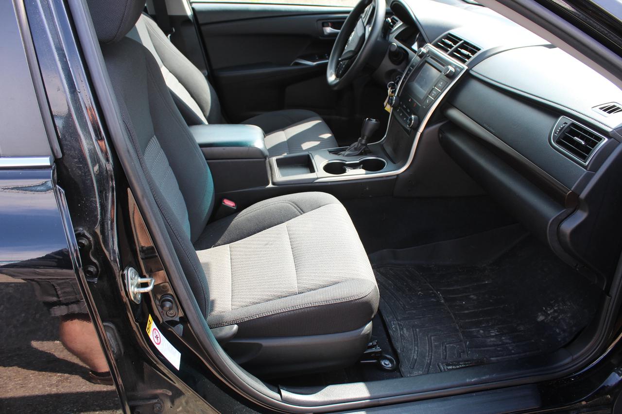 2017 Toyota Camry LE Photo