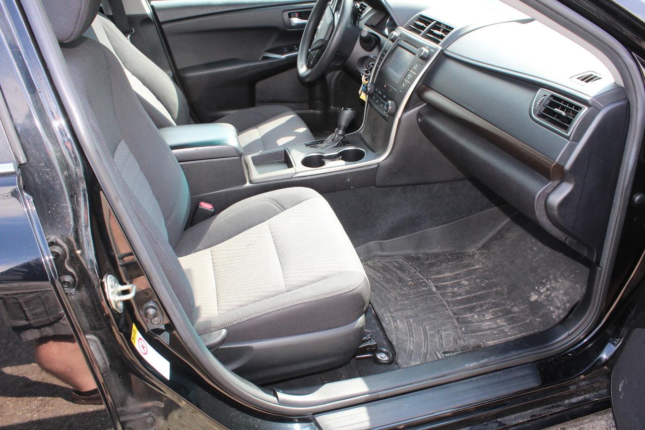 2017 Toyota Camry LE Photo