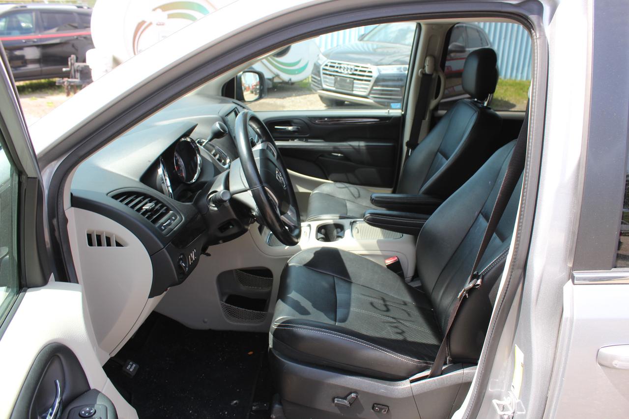 2018 Dodge Grand Caravan Crew Plus Photo