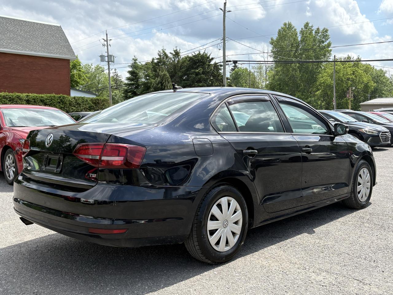 2016 Volkswagen Jetta Trendline Photo2