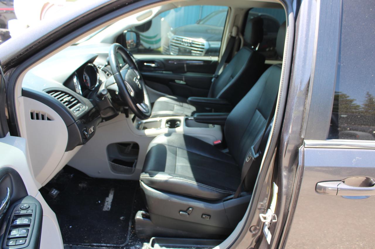 2017 Dodge Grand Caravan Crew Plus Photo