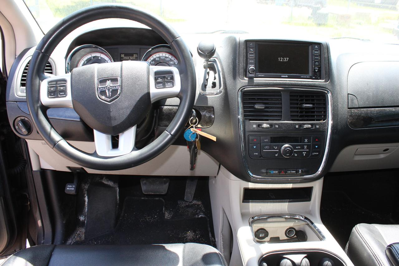 2017 Dodge Grand Caravan Crew Plus Photo