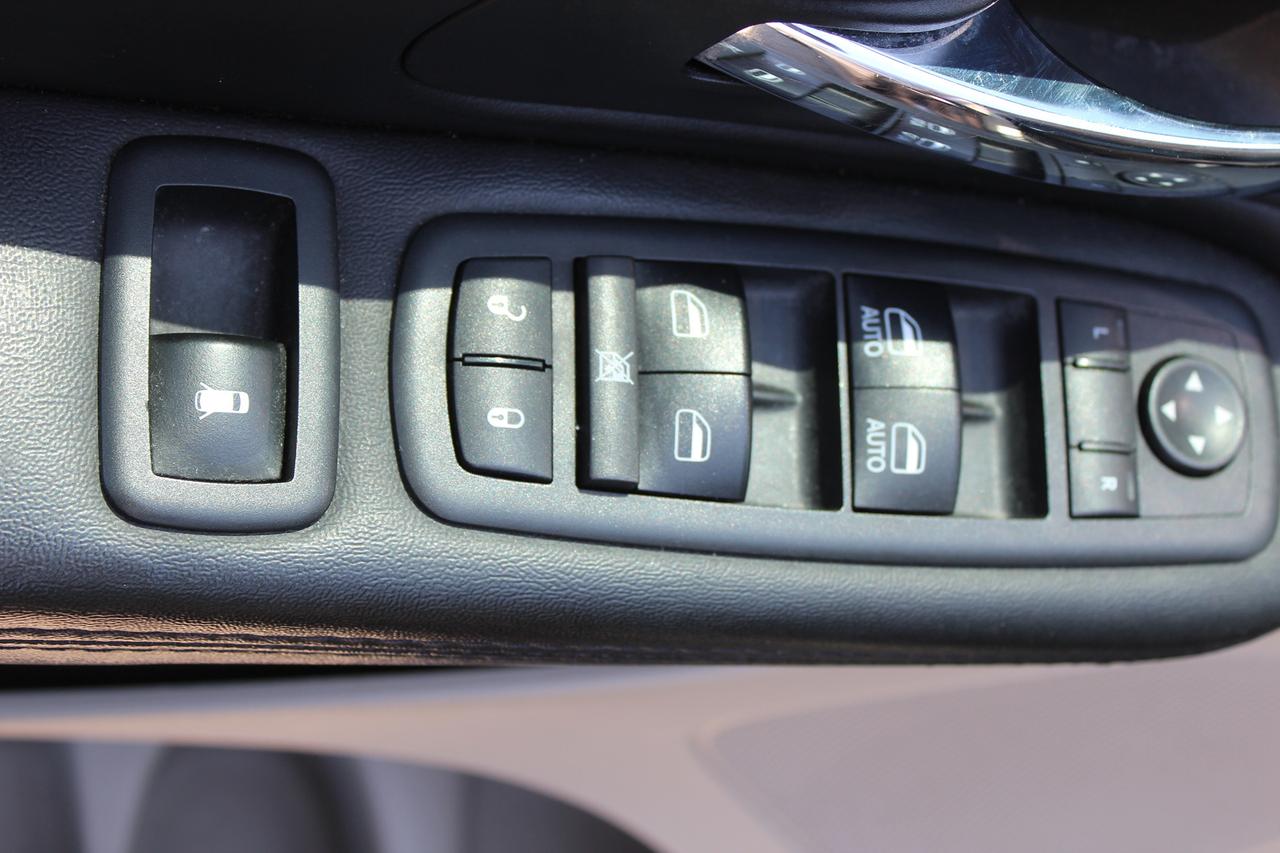 2017 Dodge Grand Caravan Crew Plus Photo