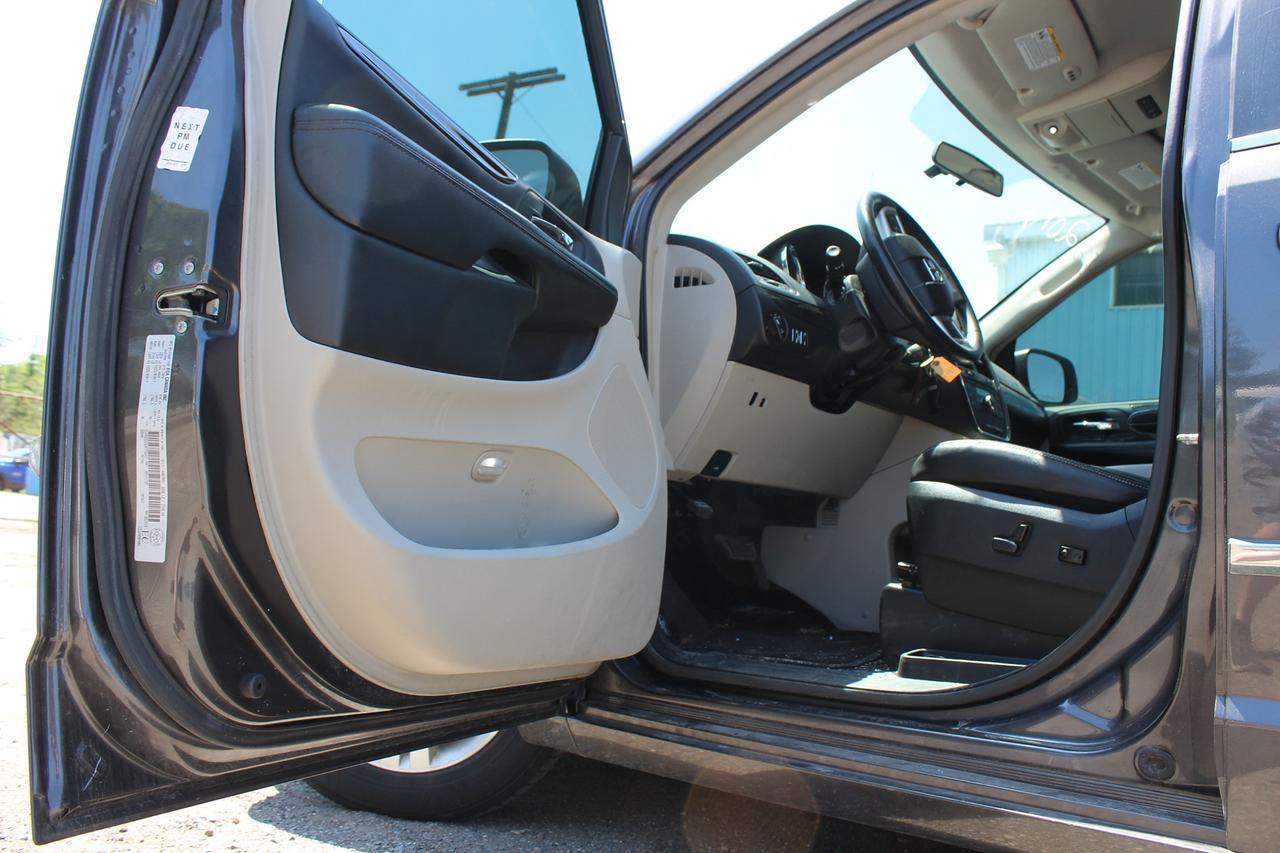 2017 Dodge Grand Caravan Crew Plus Photo
