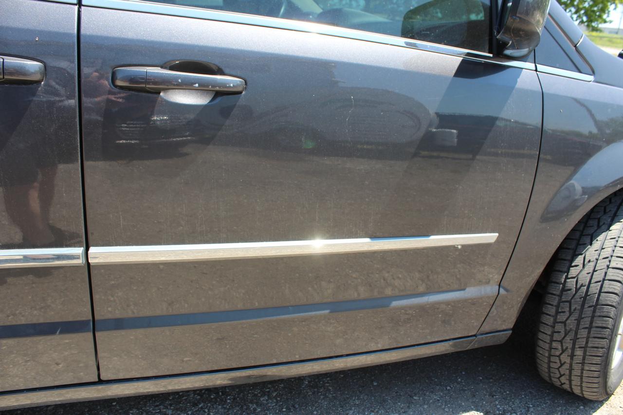 2017 Dodge Grand Caravan Crew Plus Photo